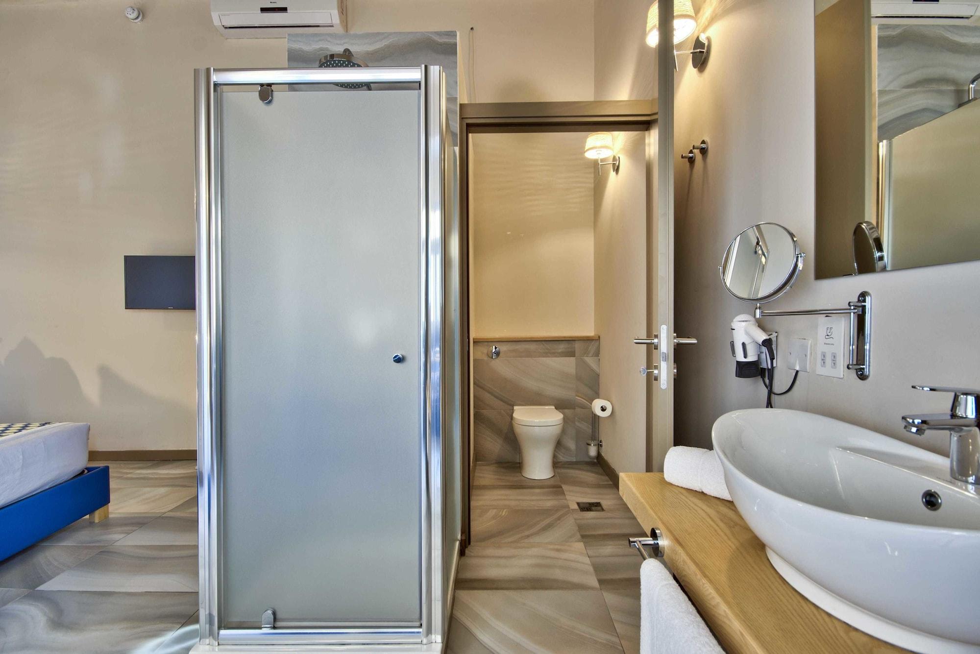 The British Suites Валета Екстериор снимка