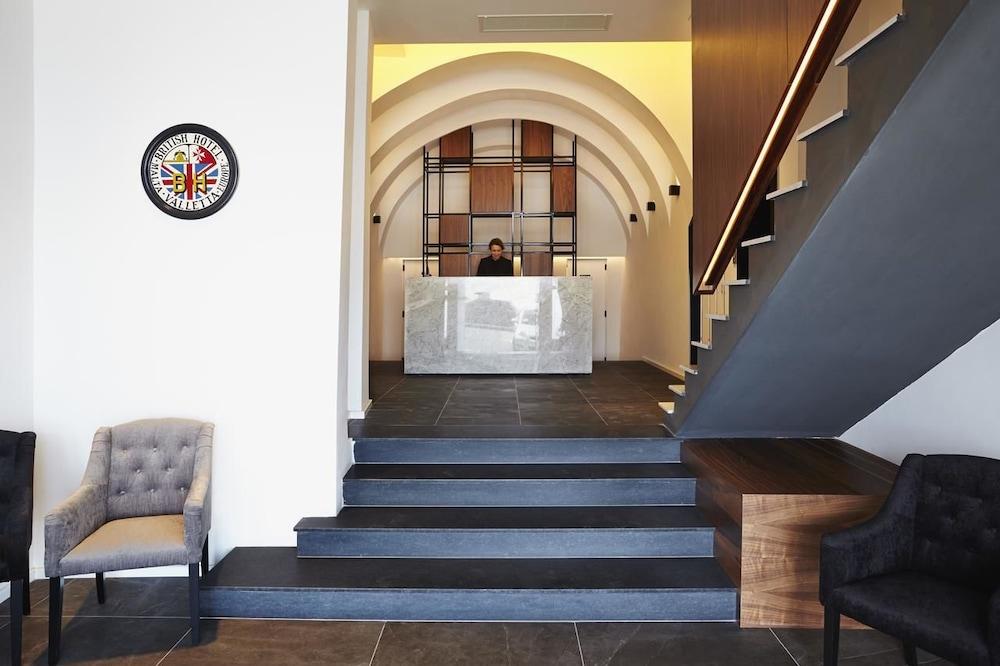 The British Suites Валета Екстериор снимка