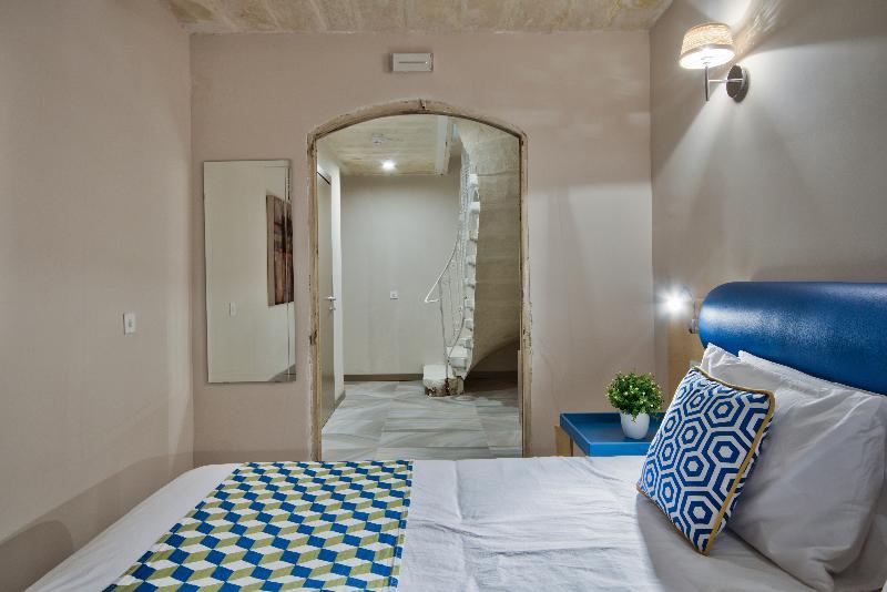The British Suites Валета Екстериор снимка