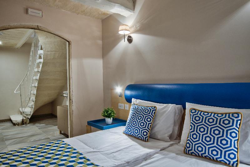 The British Suites Валета Екстериор снимка